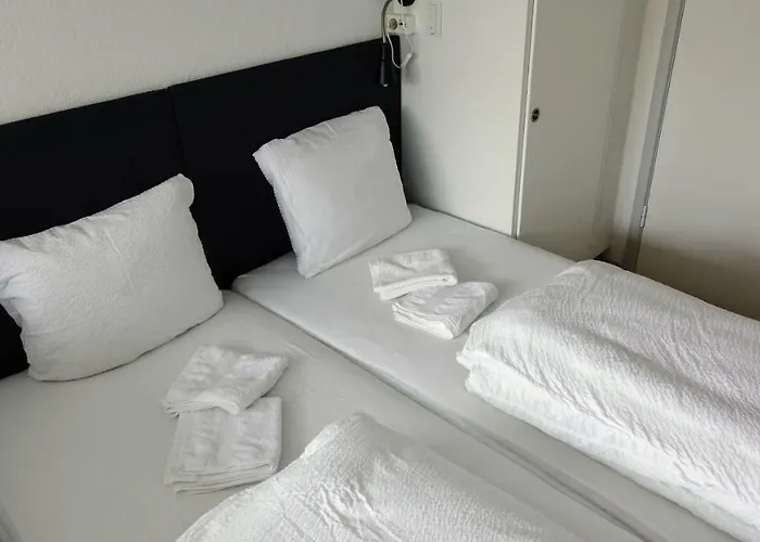 2 rooms, private kitchen, bathroom,&garden.
